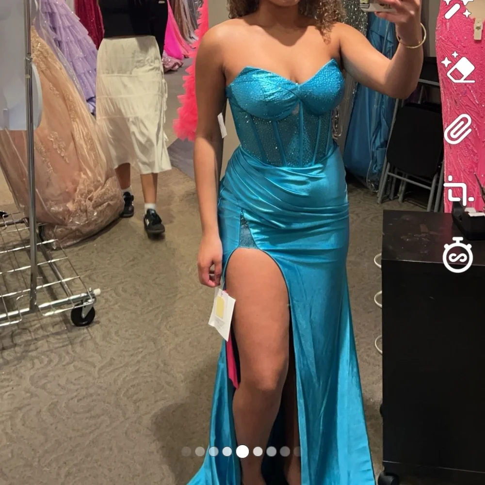 Prevue Prom Dress - Picture 4 of 4
